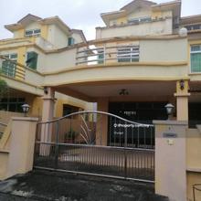 Rumah Berkembar 2.5 Tingkat untuk Dijual di Simpang Empat