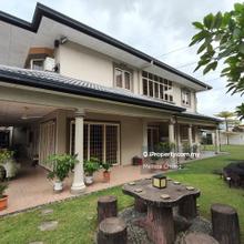 Spacious 2-stry Freehold Semi-D House at OUG for Sale