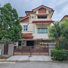 Beautiful 2.5 sty Bungalow