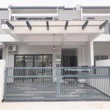 Double storey terrace in gated guarded in Bandar Ainsdale for sale