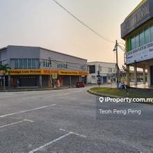 3 Storeys Corner Shop for Sale at Bandar Saujana Utama, Sungai Buloh.