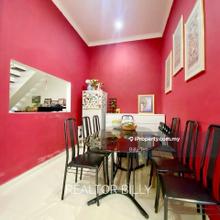 Partly Renovated , Bright Unit , Easy Access