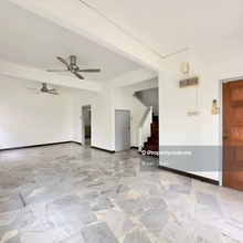 End Lot Usj 4 with extra 5ft Land Freehold Double Storey Subang Jaya 