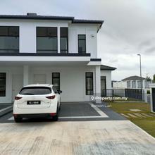 Semi-D house for Rent