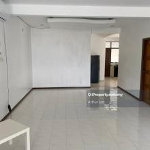 Townhouse @ Jalan Kenari, Sungai Ara
