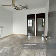 Third floor office with 4 rooms located at Kampung Pandan to let
