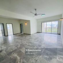 Freehold Strata Greenpark Condo 3 Room 2 Bath 1 Carpark For Sale