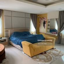 Renovated 2.5 storey Corner house