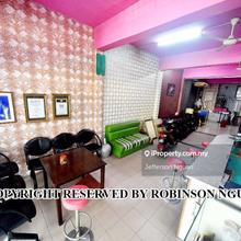 Hot endlot shop main road tangkak near smk mega mart 7eleven clinic