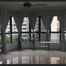 Very spacious living with swimming pool view