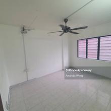 Flat Taman Tun Teja,Rawang,with lift,open parking,basic unit