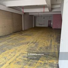 Ground floor shoo fir rent main road at ambang botanic klang opposite 