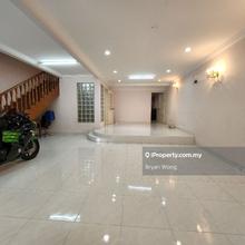 Terrace house for Sale