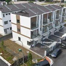 Villa Sri Manja: 3-Storey Corner Lot House for Sale