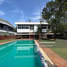 U-Thant Bungalow with big land