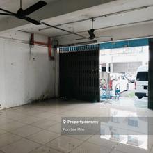 Seri Kembangan Putra Permai Shop for Sale-Ground,Return 5.8%