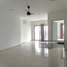Vila vista, 4 rooms, non-bumi lot, near MRT, 2 carparks