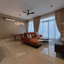 Park View with Balcony ! Tiptop ! ID Unit ! View To Believe !