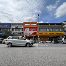 S2 Facing main road shop For Rent !!