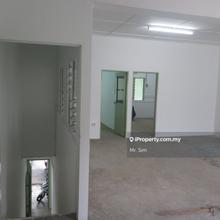 The first floor of a double-storey intermediate shop office
