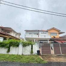 Semi d, renovated, extended, close to school, shop, easy access
