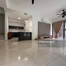 Damansara sutera - corner 1.5-storey for rent, spacious layout