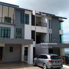 Quad Storey Semi-D with unblock Putra Heights View
