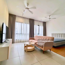 Studio Mid High Floor Well Kept Tip Top Condition