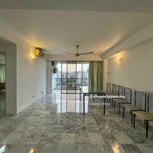 Beautifully Refurbished High Floor Unit with Unblocked View!