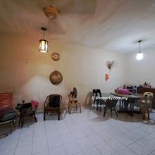 Below Market 20x70 Melati House @ Bukit Subang For Sale.