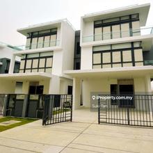 Spacious Semi-D Home for Sale in Lake Fields Grove Perfect Living!
