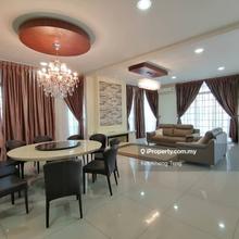 Well maintained double storey corner bungalow !