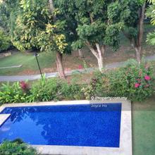 2.5 storey detached house with private swimming pool