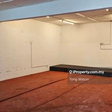 Loacted at an area with lot of parking. near Chee Wen Primary school