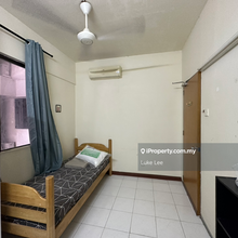 Medium room wifi for rent with window in sunway lagoon view resort 