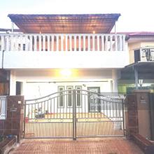 2sty Newly Renovated Terrace House with Balcony