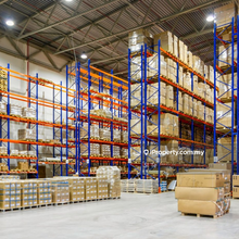 Prime location warehouse with loading bays