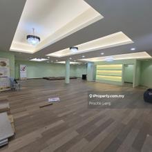 Adjoining Corner intermediate Shop Klang for Sale 