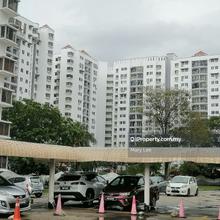 Villa Emas walk to Queensbay Mall  Queens waterfront Gold Coast 