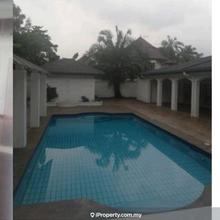 Strategic location and exclusive neighbourhood 