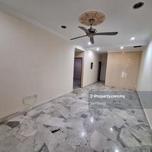 Rare End Lot House Ready to Move In! Fully Fitted