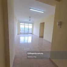 Corner Lot, Putra Intan Condominium @ Pekan Dengkil For Sale