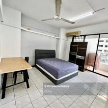 Vista B,Medium Room With Balcony Fully Furnished Aircon Wifi