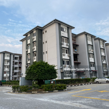Freehold walking distance to schools near Lrt station gated n guarded