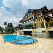 Bungalow with private swimming pool and gym room