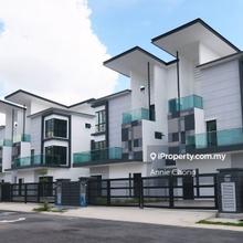 6 Carparks. Brand New Kajang Semi-D. Now Open for Sale! 12 Units Left.