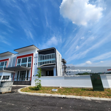 Last unit big land corner semi detached factory at Sepang for rent