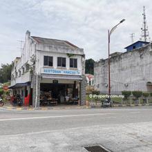 2.5 Sty Corner Shop 22 x 100 Freehold Pekan Lama Kuala Selangor