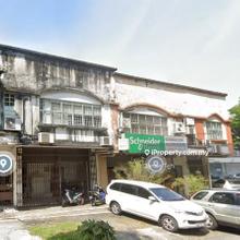 1.5 Storey Terrace Factory in Taman Perindustrian Oug. Good Location