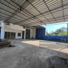 1.5 Storey Semi D Warehouse For Rent At Pinang Emas Area